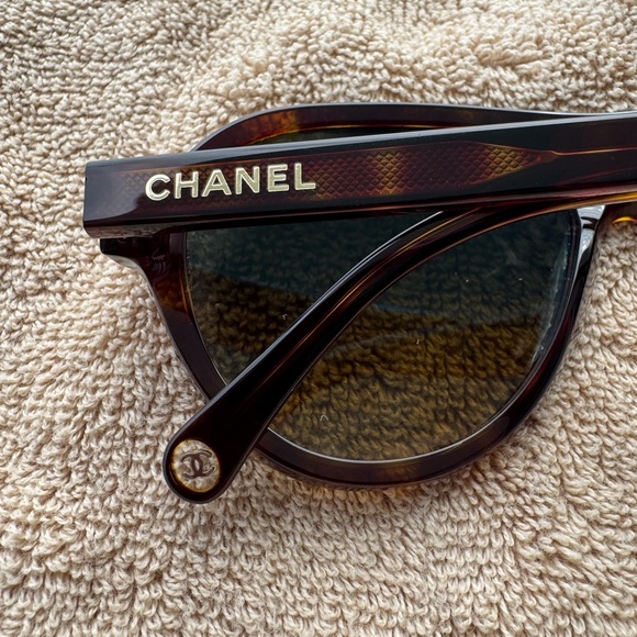 CHANEL Pilot sunglasses - Picture 8 of 13